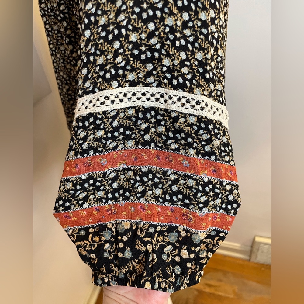 Mason & Belle 3/4 Sleeves Blouse with Tassel Detail Black with Flowers Size 2X - Picture 7 of 16